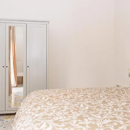 2 Apartment *